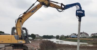 China Genauer Bagger brachte Hammer-Gewichts-Stall-Leistung des Stapel-Fahrer-2600kg an zu verkaufen