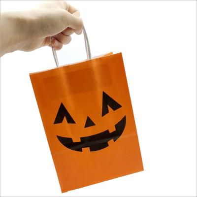 China Customized Gift Bags Recyclable Pumpkin Maker Smiley Face Shopping Handle Packing Paper Bags For Kids Halloween Candy for sale