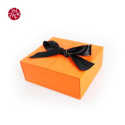 China Recycled Materials Manufacturers Wholesale Custom High-grade Exquisite Wedding Folding Gift Box Box for sale