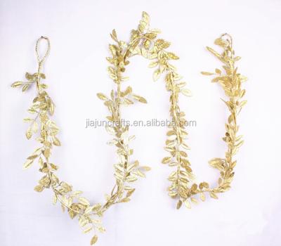 China 180cm Plastic Decorated Artificial Christmas Leaf Wreath for sale