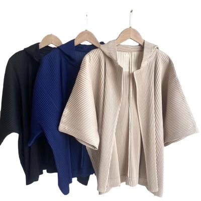 China High-end fashionable five-point sleeve anti-pilling loose hooded shirt without buttons for sale