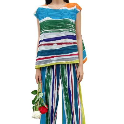 China Anti-pilling Miyake Pleated Crop Top Two Piece Pants Set Painting Abstract Women Two Piece Set Suits for sale