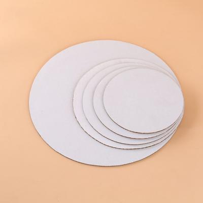 China Disposable Multi Specification Round White Paper Cake Tray Customizable Corrugated Cake Tray for sale