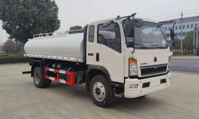 Cina HOWO Diesel Water Storage Truck 4700mm 12 cubico 12 tonnellate multiuso in vendita