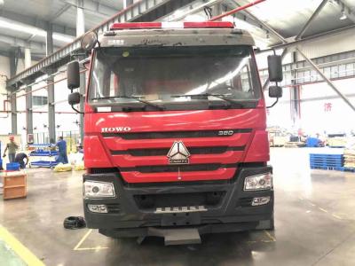 China Caminhão de bombeiros de espuma SINOTRUK resistente 276KW 6x4 15000L com cabine dupla à venda