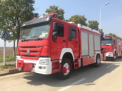 China Howo Feuerlösch-Licht-Rettungs-Feuerwehrauto 228KW 4x2 mit 5-Tonnen-Kran zu verkaufen