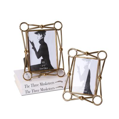 China Luxury& Factory Wholesale Gold Unique Luxury Metal Beautiful Mini Wall Decorative Picture Picture Frames For Home for sale