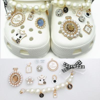 China Clog Charm Hot Selling Premium Metal Letter Luxury Clog Pins Charms Shoe Decoration Bling Bling Letter Charm Diamonds for sale