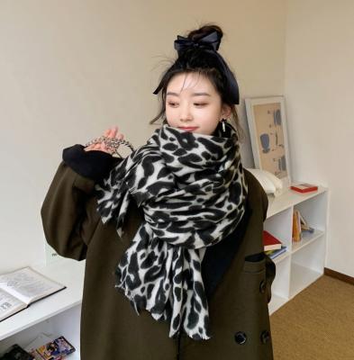 China Clothing Decoration Women Fashion Tassels Shawl Wrap Cashmere Colors Christmas Leopard Print Opposite Scarf Classic Checked Opposite Scarf for sale