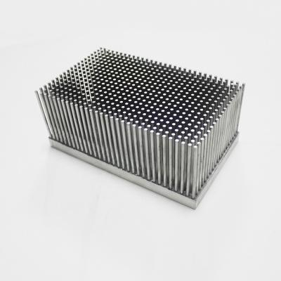 Chine F00461 radiateur en aluminium forgé froid, radiateur esquivé extérieur énorme d'aileron à vendre