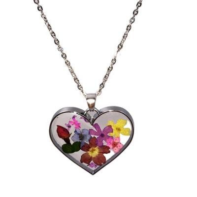 China TRENDY Real Dry Heart Flower Pendant Fashion Pressed Flower Necklace Pendant Necklace for sale