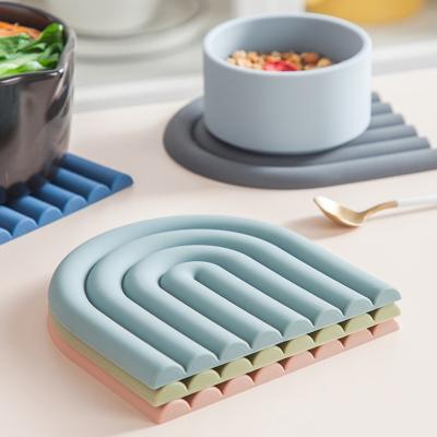 China Viable Newcomers Non Slip Cup Coaster Multifunctional Table Mat Custom Heat Insulated Silicone Set Mat For Dining Table for sale