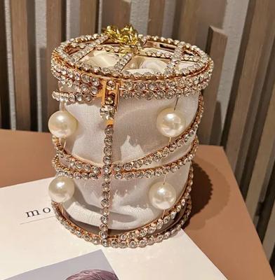 China Fashionable Hollow Out Pearl Glitter Bling Rhinestone Bucket Frame Bridal Wedding Women's Evening Clutches Bag for sale