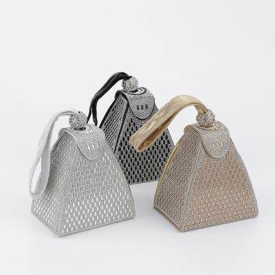 China Fashionable Luxury Rhinestone Bucket Women Triangle Shape Unique Clutch Purse Wrist Evening Clutch Bag for sale