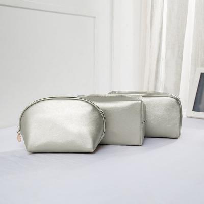 China Fashion 2023 Wholesale Ladies Metallic Silver Pocket Bag Waterproof PU Leather Makeup Bag for sale