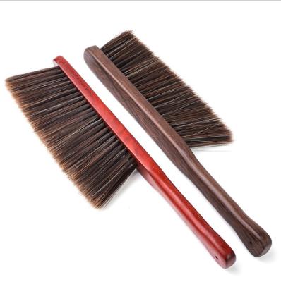 China Sustainable Wooden Handle Hotel Family Clothes Dust Hair Sofa Bed Sheets Bedspread Carpet Cleaning Brush for sale