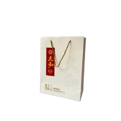 China Factory Wholesale Price Eco-Friendly Recyclable Luxury White Carrier Card Paper Shopping Bag With Logo for sale