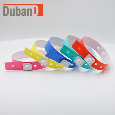 China Museum Display DUBAND Fashional One Time Use Glow In The Dark Vinyl PVC Plastic Wristband For Club Events for sale