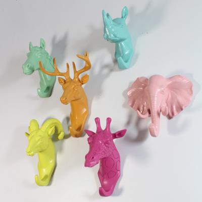 China Wholesale Modern Home Decoration Resin Wall Stocked Colorful African Animal Head Hook for sale