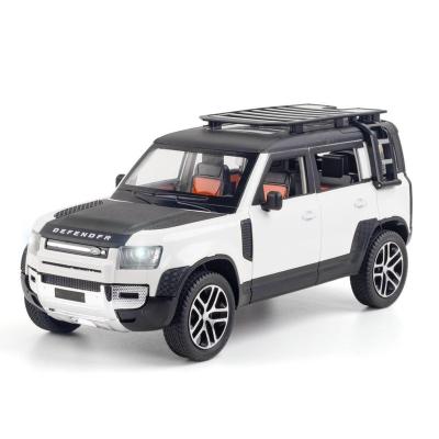 China 1:24 Simulated Land Rover Defender Alloy Car Model Ornaments Toy Model With Simulated Sound And Light Up Children's Toy Car Gift for sale