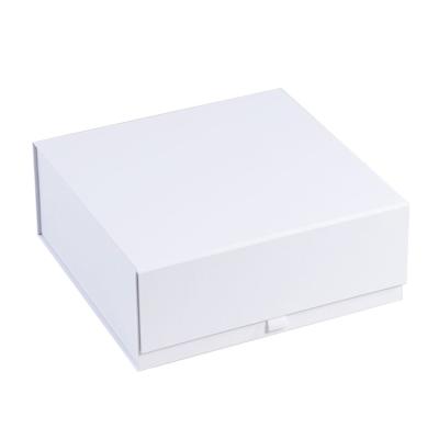 China Recyclable Customized Logo White Packaging Foldable Rigid Hamper Keepsake Gift Boxes With Magnetic Closure for sale