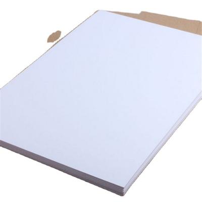 China Bestseller A4 Papier 75 80 GSM Jumbo Roll mit 45% Oberflächenglanz und 88% Druckglanz zu verkaufen