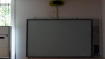 China Whiteboards interactivo elegante para la escuela con IWB que apoya la Pluma-escritura directa y la borradura seca en venta