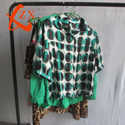 China International second hand clothing wave dot pattern second hand white bottom black clothes for sale