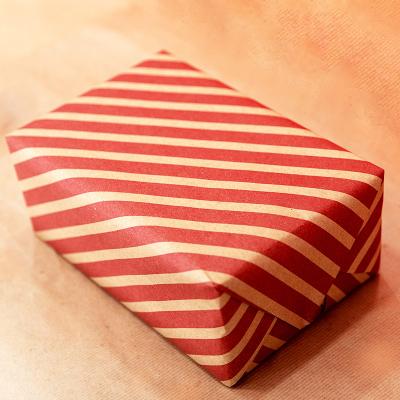 China Brown Kraft Paper Recyclable Gift Wrapping Paper Roll Custom Printed for sale