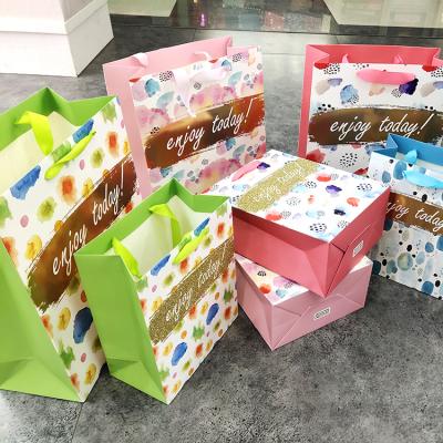 China Recyclable Colored Paper Gift Bag for sale