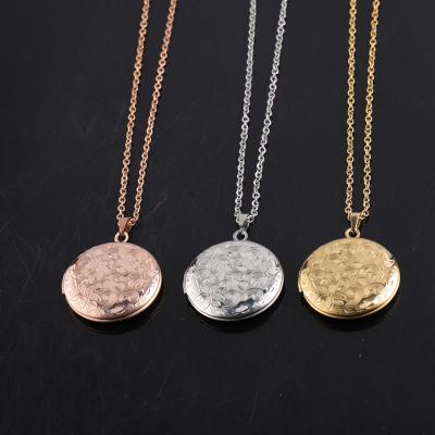 Chine TRENDY Custom Photo Pendant Laser Lettering Round 24k Gold Filled Stainless Steel Picture Frame Pendant Pendant Necklace à vendre