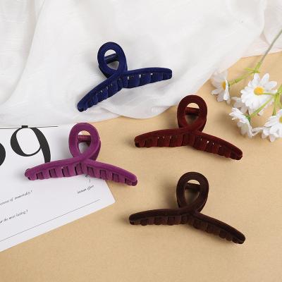 China High quality ! Winter 2022 Woman Ladies Fashion Vintage Hair Accessories Big Large Plastic Mate Velvet Hair Claw for sale