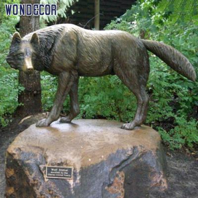 China China Wondecor Life Size Outdoor Garden Decoration Sculpture Wolf Bronze Animal Statue for sale