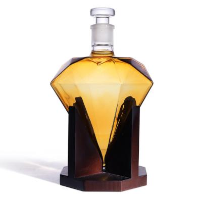 China Decorative Etched Diamond Shaped Handcrafted Crafted Glass Decanter For Liquor for sale