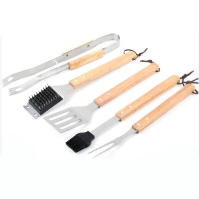 China Easily Cleaned 5 Pieces BBQ Accessories Stainless Steel BBQ Grilling BBQ Grill Tool Kit with Long Wooden Handle for sale