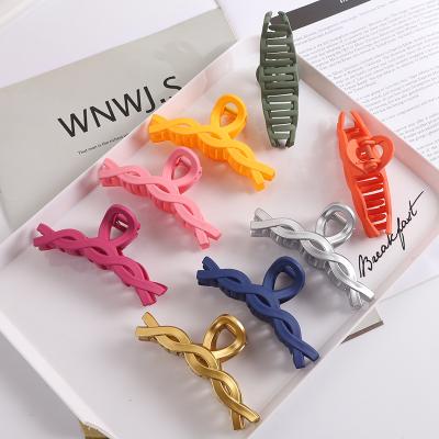 China 2021 Simple Solid Fashion Hair Clip Resin Twist Clip Hair Claws Hair Accessories For Women for sale