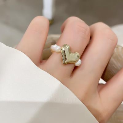 China 2021 Vintage Fashion Rings For Women Love Heart Pearl Ring Metal Rings for sale