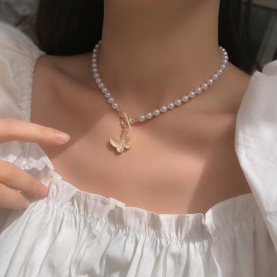 China 2021 New Vintage Collar Butterfly Necklace Retro Pearl French Neck Chain Sweet ot Buckle Women Clavicle Chain for sale