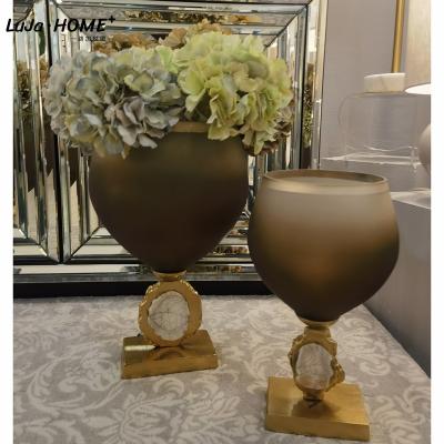 China Art Deco Hot Selling Interior Design Home Decor Glass and Metal Vase Gold Metal Circle Cream Vase with Wrapped Agate for sale