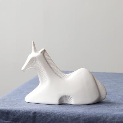 China Wholesale Nordic Europe Horse Shape Ornaments Desktop Ceramic Decoration Opens Wedding Gifts for sale