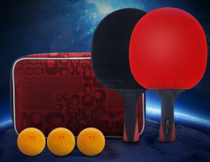 China 4 Schläger Stern-Ping Pong Paddle Set Black Plywood-Griff-4 und 3 Bälle in der Tasche heben Gummi auf zu verkaufen