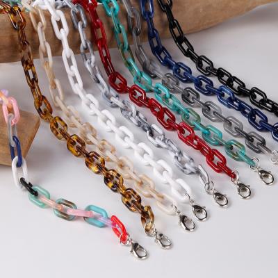 China Fashion Acrylic Trendy Design Acrylic Plastic Face Masking Necklace Custom Multiple Colors Eyewear Holder Gold Plated Sunglass Chain for sale