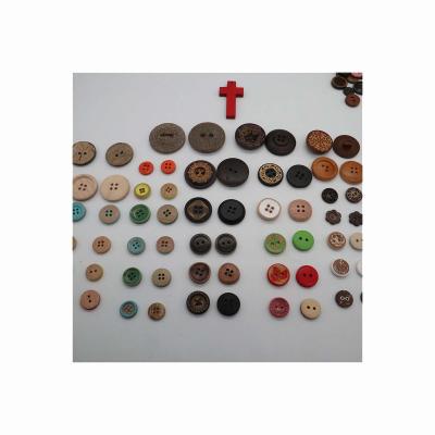 China Clothing Accessories 2 4 Holes Washable Handmade Wooden Decorative Buttons for sale