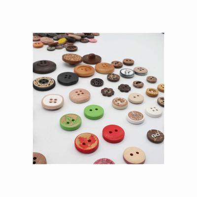 China Washable Round Custom Button Environmental Circular Natural Wooden Clothing Accessories for sale