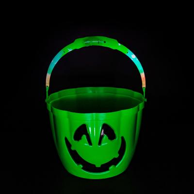 China Luminous Professional Portable Pumpkin Candy Maker PP Halloween Decorative Buckets for sale