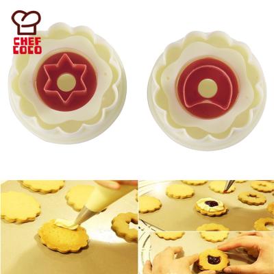 China 2pcs Sustainable Star And Moon Shape Fillling Round Cookie Stamp / Cookie Cutter for sale