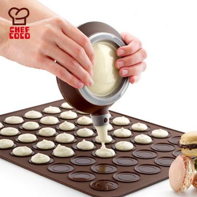 China Viable Silicone Macaron Baking Mold Set With Decorating Pen Tip Squeezer Macaroon Baking Tool Kit for sale