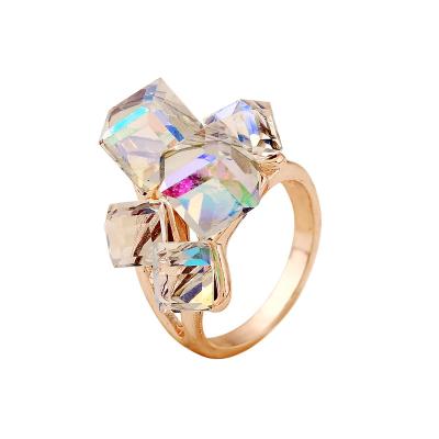 China Women's Austria Green and White Crystal Cluster Amethyst Rings Retro Color Crystal Cocktail Rings Cube Change for sale