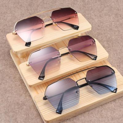 China Fashion sunglasses 2021 European-American wind sunglasses new fashion twin-beam sunglasses women's metallic UV400 sunglasses for sale