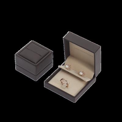 China Medium PU Leather Jewelry Packaging Pouch and Gift Box Lid and Low Plastic Jewelry Boxes for sale